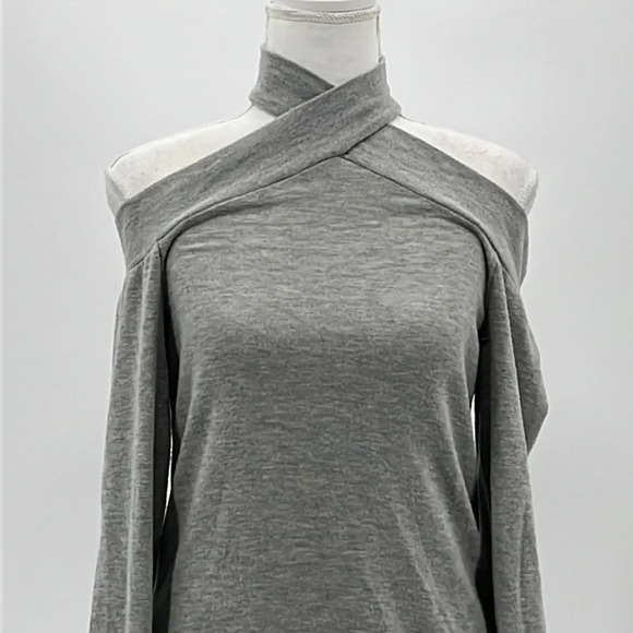 Melrose & Market Choker Neck Exposed Shoulder Top in Grey - Size Small - Picture 3 of 6